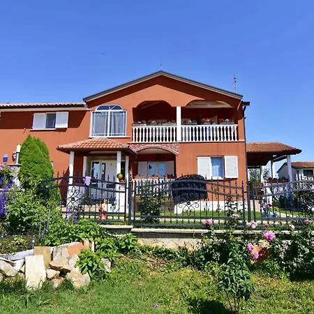 Peaceful Countryside With Terrace Apartment Umag