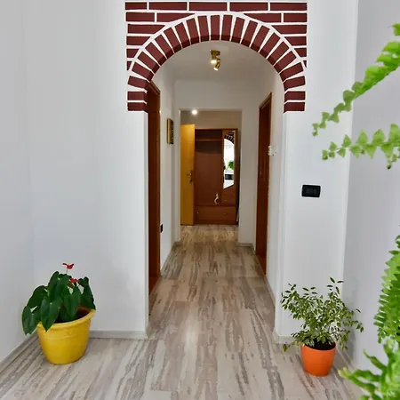 Peaceful Countryside With Terrace 아파트 *