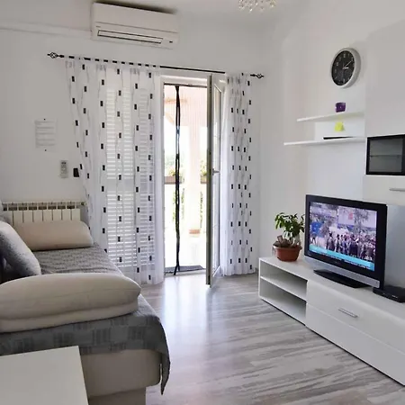 Peaceful Countryside With Terrace Umag